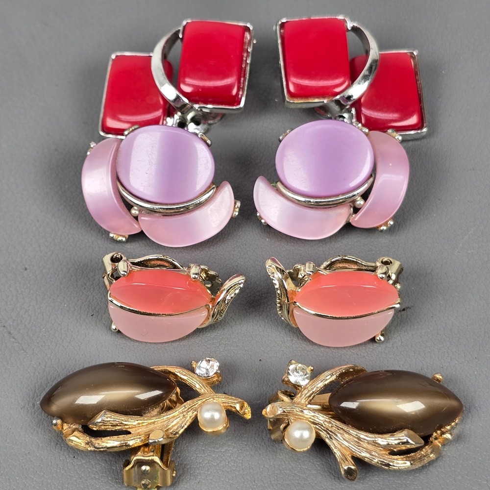 4 Pair Vintage Clip On Earrings Red Pink Brown Thermoset Rhinestone Gold Silver